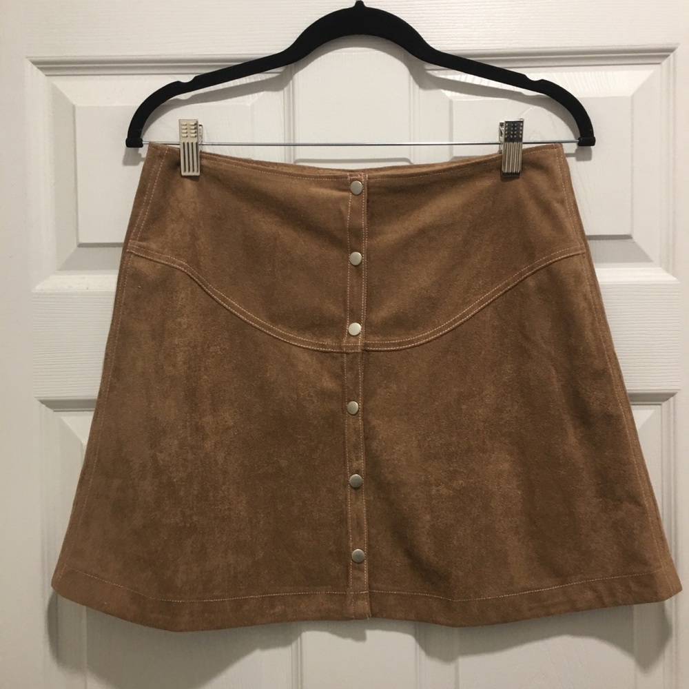 Suede skirt with buttons